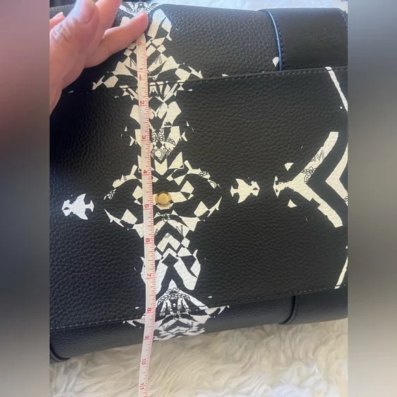 MCM FUNKY ZEBRA WEEKENDER TRAVEL BAG - Picture 14 of 16